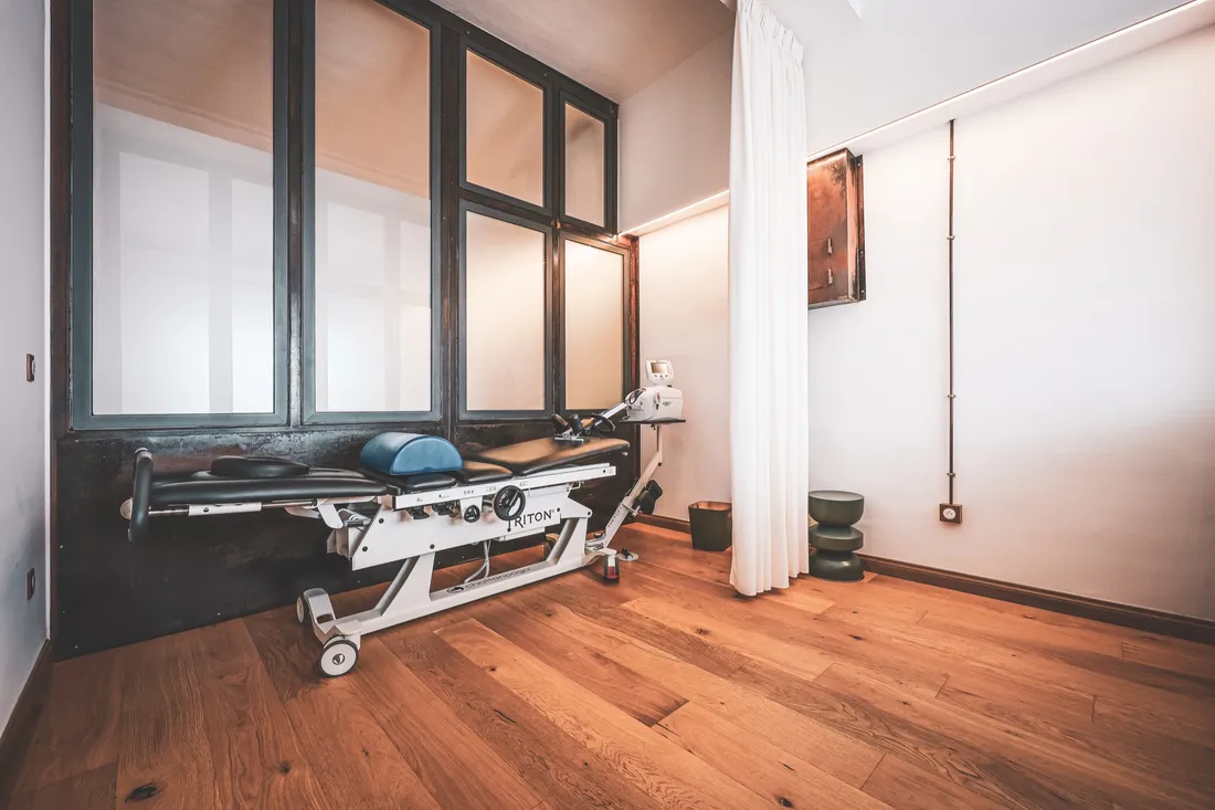 Salle de décompression neurovertébrale du cabinet KIROVIBE de Saint-Denis
