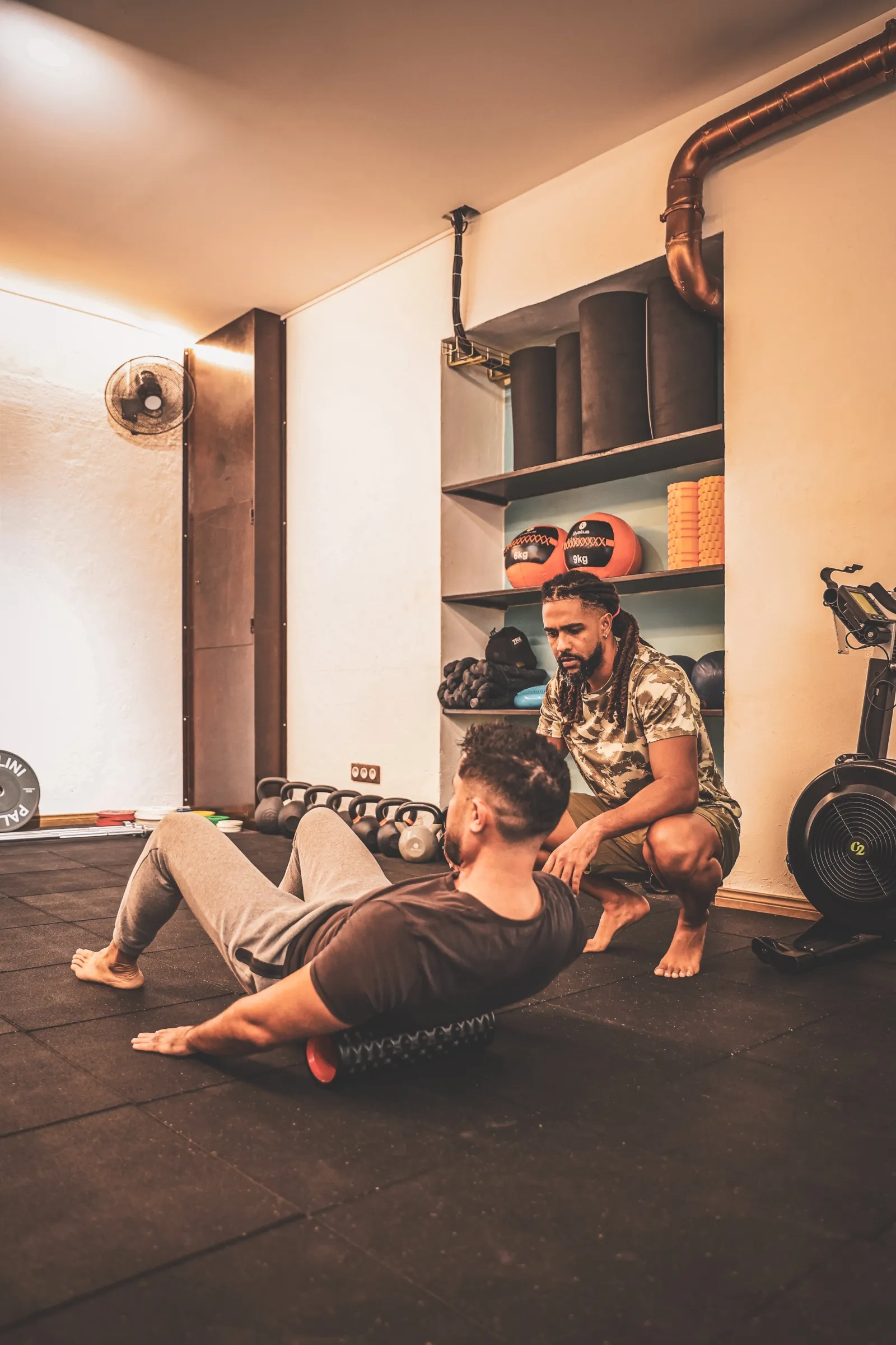 Travail de mobilité au foam roller pendant une séance Strong Spine